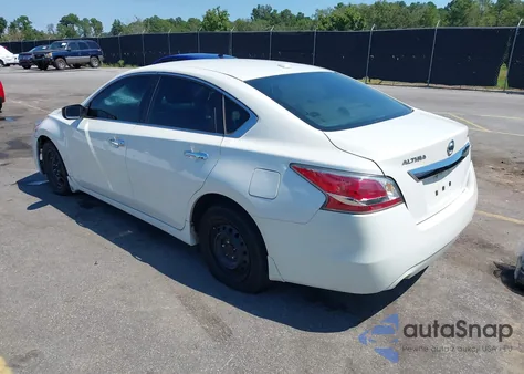 2015 Nissan Altima 2.5 S z USA, uszkodzony, nr VIN 1N4AL3AP3FC100860